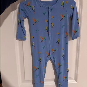 EUC Kyte BABY Macaw Snap Romper